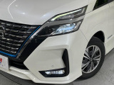 【LEDヘッドライト】悪天候や夜間走行時も良好な視界を確保し安心して運転できる高輝度LEDヘッドライトを装備!点灯速度が早く、消費電力も抑えられています。