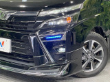 【LEDヘッドライト】悪天候や夜間走行時も良好な視界を確保し安心して運転できる高輝度LEDヘッドライトを装備!点灯速度が早く、消費電力も抑えられています。