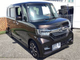自社整備工場で点検整備をおこなってからお渡ししています。車検が残っている場合は『12ヶ月点検整備』を、車検整備付きの場合は『車検整備』をおこないます。整備費用は車両本体価格に含まれています。