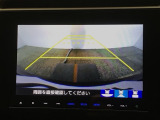 【バックカメラ】運転が苦手な方も車庫入れラクラクです!ギアをリバースに入れれば自動的に切り換わりますので、面倒な操作は不要です♪狭い駐車場もお車を傷つけず安心ですね!