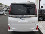 バックカメラが付いているので後方確認が非常にしやすいです。今や運転初心者も熟練者も必須装備!ついていて損はないですね♪