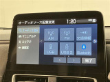 ディスプレイオーディオやカーナビは、現代のドライブにおいて欠かせない装備のひとつです。初めての場所でも迷いにくく、快適なルート案内で運転をサポートします。移動中のエンターテインメント性も高まります。