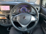 インテリアに合わせたデザインのステアリングは、運転される方のことも考え、運転しやすい形状、大きさです。是非一度、実際に触ってお確かめください!