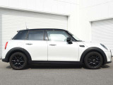お車の詳細等はお気軽にMINI正規ディーラー アルコン までお問い合わせくださいませ。スタッフ一同、お待ちしております!