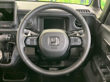 インテリアに合わせたデザインのステアリングは、運転される方のことも考え、運転しやすい形状、大きさです。是非一度、実際に触ってお確かめください。