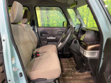 運転席シート廻りは使用感も少なく、良好な状態となっています。前オーナー様が丁寧に使っていたことがよくわかりますね。
