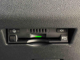 ETCカードを挿入することで高速道路を利用する際の支払いがキャッシュレスになったり、ETCスマートインターチェンジが利用できたり、とても便利なアイテムです!保証は修理保証のみとなります。
