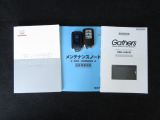 カギをバッグやポケットに入れたままでもドアロックの開閉やエンジン始動ができる『スマートキー』付き!暗くなってもキー穴を捜す必要が無くとっても便利ですから人気の装備です!