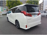 広い展示場にゆったりと展示をしております。ベビーカーでもゆっくりと車をご覧いただけますよ!