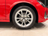 ご納車の前には弊社グループの認証工場にて専門スタッフによる点検・整備を実施いたします。各種テスターもございます。