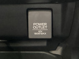 アクセサリーソケットはUSBのアダプターなどをつければ、スマホの充電にも使えます。周辺には物が置けるボックスがついています。