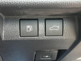 【パワーバックドア】スマートキーや運転席のボタンを押すだけでリアゲートが自動で開閉します!荷物を持っている時や、高い位置にあるバックドアを閉める際に便利な機能です♪