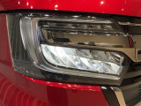 LEDヘッドライトで夜道も安心!