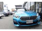 BMWの代名詞の【キドニーグリル】グリルが腎臓のように見えるので【キドニー】と呼ばれるようになりました。一目見ただけでBMWであると認識できる確固たるアイコンとして存在感を放ちます。