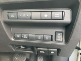 左右の電動スライドドア開閉スイッチです。運転席からも開閉操作が出来て便利です。