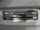 ナビ連動タイプのETC車載機です。ナビゲーションと連動してくれますのでカード未挿入を知らせてくれるなど便利な機能が追加されています。