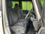 運転席まわりには十分なスペースがあり、大柄な方でもゆったり運転していただける環境です。