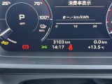 低走行車両入庫!レイアウトはステアリングスイッチで切り替えでき運転に集中しながら必要な情報を瞬時に得ることが可能です。