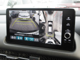 運転をしやすくする多彩な視界を手に入れるシステム。「見通しの悪い交差点での発進」「料金所などへの幅寄せ」「バック駐車」「縦列駐車」といった、多くの人が苦手意識を持ちやすいシーンで効果を発揮します。