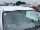 障害物を感知して、衝突の可能性がある場合、運転者へ警告音を発したり、衝突の可能性が高い場合、ブレーキの補助操作を行い、減速して衝突被害を軽減するシステムです。