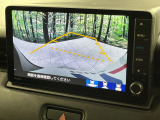 【バックカメラ】駐車時に後方がリアルタイム映像で確認できます。大型商業施設や立体駐車場での駐車時や、夜間のバック時に大活躍!運転スキルに関わらず、今や必須となった装備のひとつです!