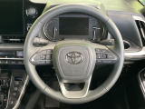 インテリアに合わせたデザインのステアリングは、運転される方のことも考え、運転しやすい形状、大きさです。是非一度、実際に触ってお確かめください。