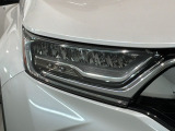 LEDヘッドライトは、点灯の瞬間から最大光量を発揮し、突然暗くなるトンネルなどでの安定感を高めます。
