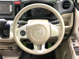インテリアに合わせたデザインのステアリングは、運転される方のことも考え、運転しやすい形状、大きさです。是非一度、実際に触ってお確かめください。