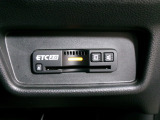 ETC付。高速道路の料金所はキャッシュレスで通過です。サービスエリア等にあるスマートインターの出入りも利用可能でとっても便利。ご納車後すぐにお使い頂けるようセットアップしてのお渡しとなります。