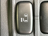【パワースライドドア】スマートキーや運転席のスイッチでスライドドアの開閉が可能♪電動だから力を入れてドアを開ける必要が無く、小さいお子様でも、重い荷物を持っている時もラクに開け閉めできます♪