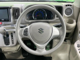 インテリアに合わせたデザインのステアリングは、運転される方のことも考え、運転しやすい形状、大きさです。是非一度、実際に触ってお確かめください。