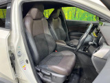 運転席シート廻りは使用感も少なく、良好な状態となっています。前オーナー様が丁寧に使っていたことがよくわかりますね。