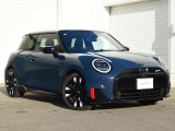 日本全国ご納車可能!遠方のお客様の場合でも車庫証明手続きなど賜ることが可能です。近隣ディーラーでお買い求めいただく場合と差異が無いよう努めさせて頂きます。