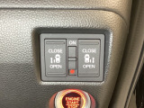 リアドアは乗り降りに便利な両側電動スライドドアです。また運転席に座っていながらスイッチ操作で自在にスライドドアを開け閉めできます。