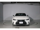 レクサスの厳しい基準とは、まず修復歴の車はございません。初年度7年未満、10万キロ未満など90項目にも及ぶチェックを行い、その基準をクリアした上質なお車だけを展示しております。