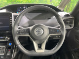 【純正革巻きステアリング】上質な革を使用することで、手にしっかり馴染みとても運転しやすいハンドルです♪