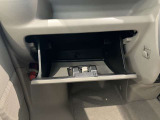車検証入れになどにも使える便利な収納BOXあります。