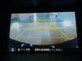 バックカメラの画像です。ガイドラインがスムースな車庫入れをサポートいたします!車庫入れの安心感がアップしますね☆