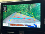 【バックカメラ】駐車時に後方がリアルタイム映像で確認できます。大型商業施設や立体駐車場での駐車時や、夜間のバック時に大活躍!運転スキルに関わらず、今や必須となった装備のひとつです!