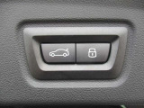 電動リアゲート装備。バンパー下でのキックオープン&クローズ機能も装備です。