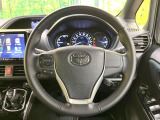【純正革巻きステアリング】上質な革を使用することで、手にしっかり馴染みとても運転しやすいハンドルです♪