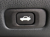ボタン一つでトランクオープンが可能!車内から操作できる為、非常に便利な装備の一つとなります!