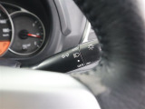 周りが暗くなるとライトを点灯させる【オートライト】つきです♪高速道路の走行時にはトンネルで自動点灯しますので、とっても便利ですよ♪