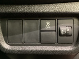 ハンドルの右側にはヘッドライトレベライザーとVSA(ABS+TCS+横滑り抑制)の解除スイッチがついています。ヘッドライトレベライザーは道路状況や積荷の加重に応じてライトの高さを調節できます。