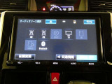 【オーディオ選択画面】AM/FMの切替や、交通情報もこちらの画面から選択できます。