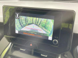 【バックカメラ】駐車時に後方がリアルタイム映像で確認できます。大型商業施設や立体駐車場での駐車時や、夜間のバック時に大活躍!運転スキルに関わらず、今や必須となった装備のひとつです!