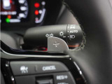 ◆減速セレクター装備◆ステアリングホイールの左右に取り付けられた2つのパドルスイッチで減速の強さを調整。 左側の「-」を操作すると減速を強く、右側の「+」を操作すると減速を弱くすることができます。