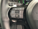 ステアリングにオーディオ操作スイッチが付いています。オーディオ画面に直接タッチしなくても操作が出来ますので、運転に集中できます。