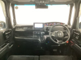 【前方視界】開放的な前方視界!運転がしやすく疲れにくいです♪窓が大きく、見通しがとっても良いおクルマですよ♪