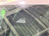 【プリクラッシュセーフティ】前方の車両等を検知し、衝突しそうな時は警報で注意を促し、ブレーキを踏む力をサポート。ブレーキを踏めなかった場合は衝突被害軽減ブレーキが作動、衝突回避をサポートします。